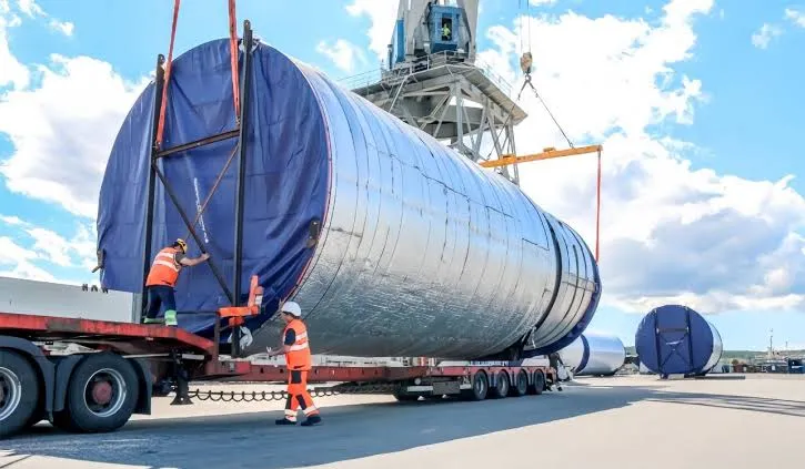 Heavy-lift project cargo transport